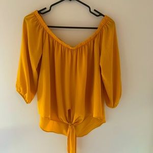 Off the shoulder, Yellow